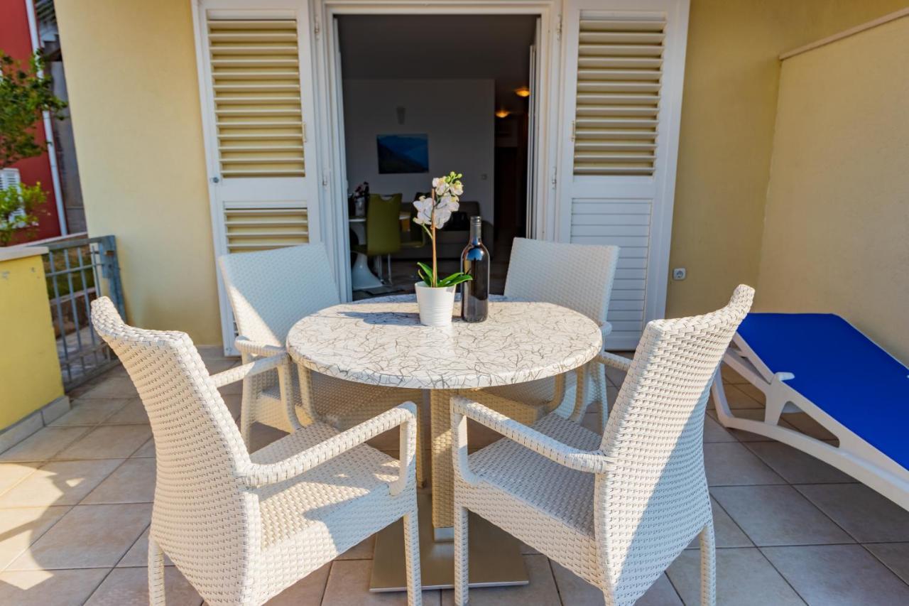 Luxury Apartments Villa Ruzmarina With New Heated Infinity Pool And Lounge Area Marusici  외부 사진
