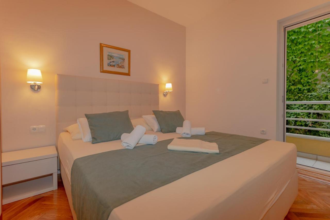 Luxury Apartments Villa Ruzmarina With New Heated Infinity Pool And Lounge Area Marusici  외부 사진