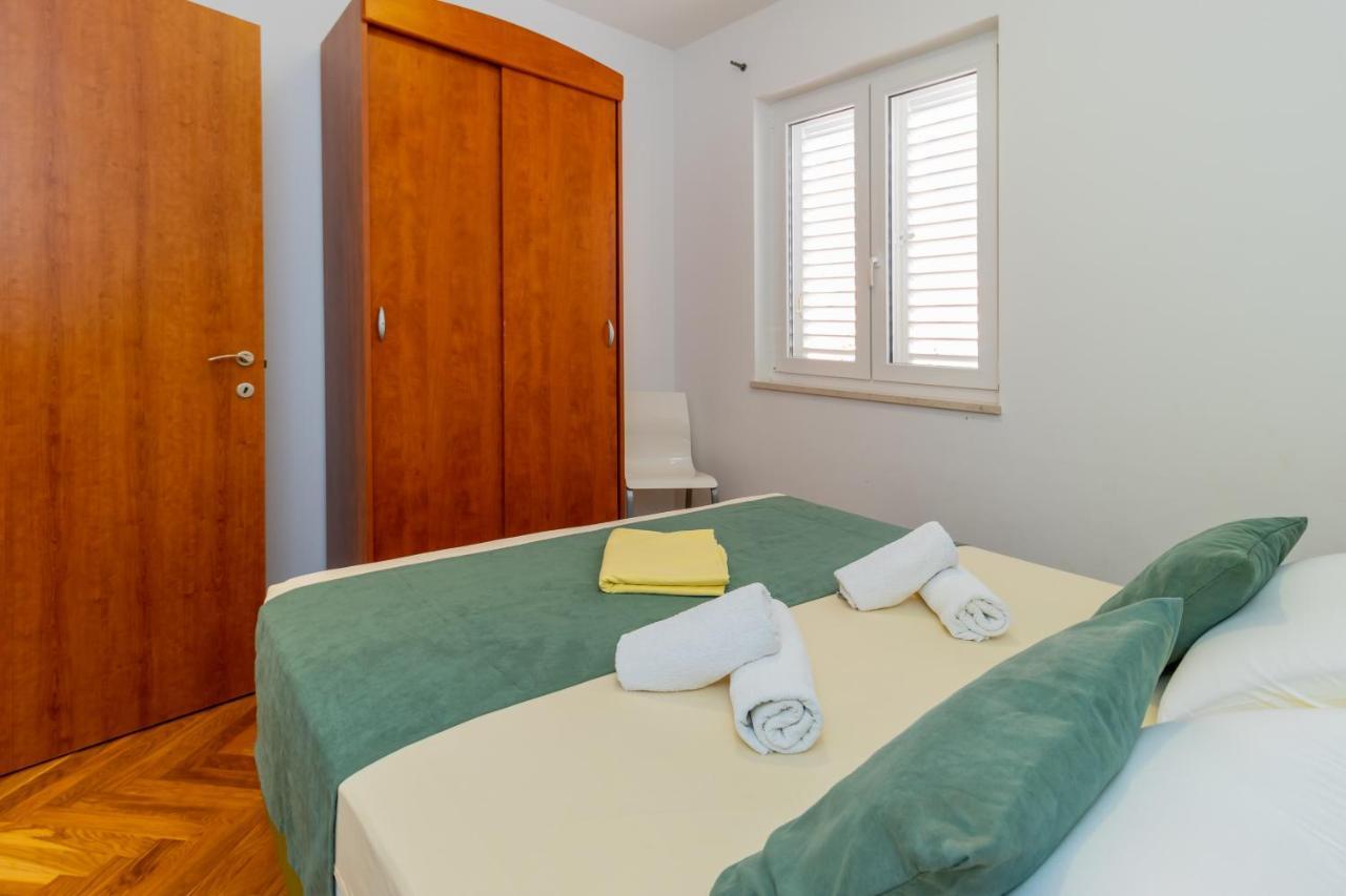 Luxury Apartments Villa Ruzmarina With New Heated Infinity Pool And Lounge Area Marusici  외부 사진