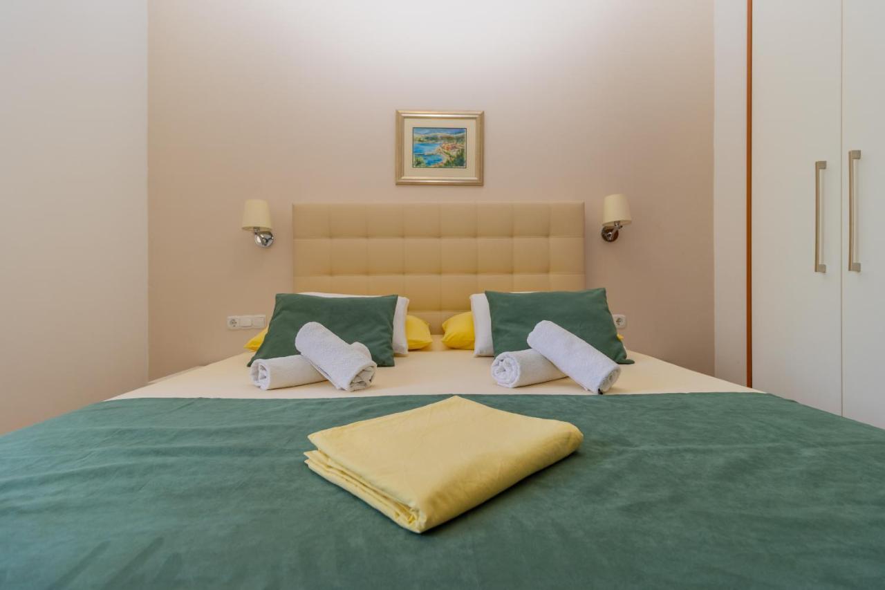 Luxury Apartments Villa Ruzmarina With New Heated Infinity Pool And Lounge Area Marusici  외부 사진