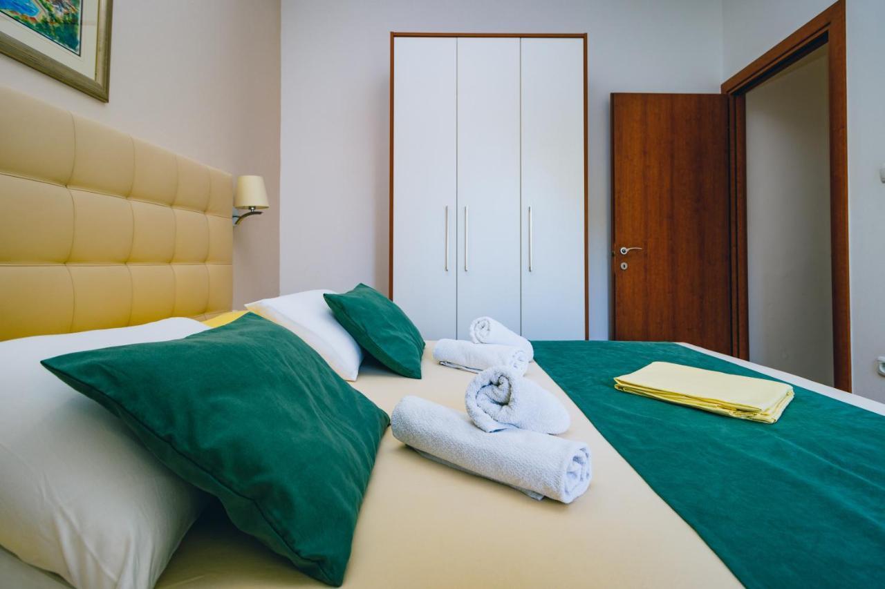 Luxury Apartments Villa Ruzmarina With New Heated Infinity Pool And Lounge Area Marusici  외부 사진