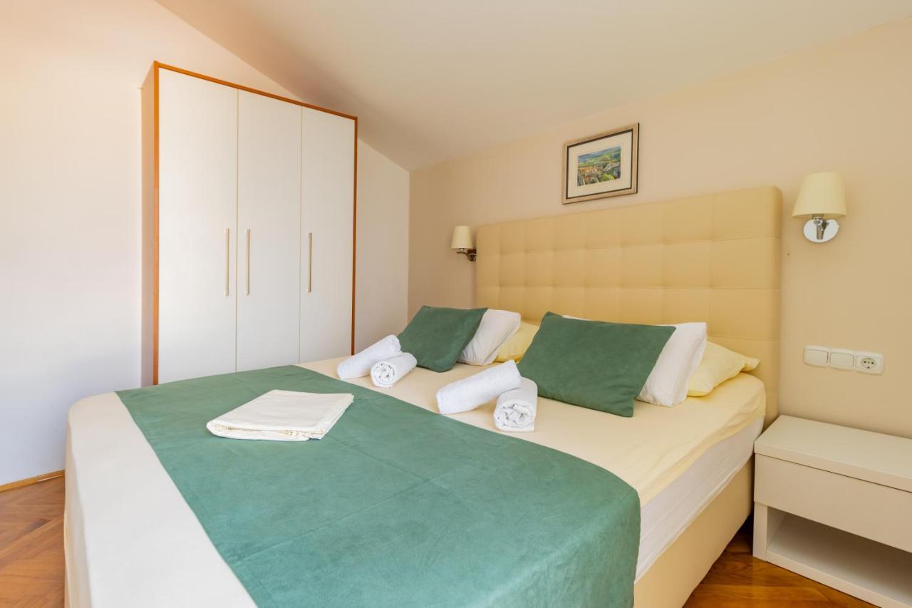 Luxury Apartments Villa Ruzmarina With New Heated Infinity Pool And Lounge Area Marusici  외부 사진